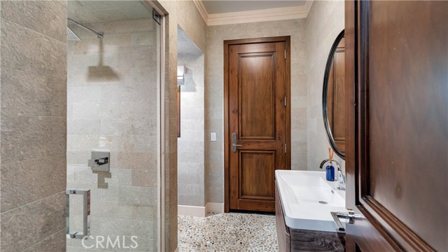 Image 31 of 69 For 2 Thomas Road