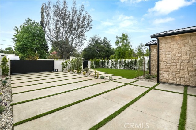 Detail Gallery Image 8 of 54 For 5929 Melvin Ave, Tarzana,  CA 91356 - 5 Beds | 6 Baths