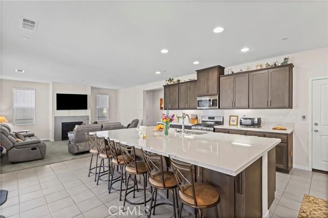 Detail Gallery Image 8 of 26 For 39562 Strada Pozzo, Lake Elsinore,  CA 92532 - 4 Beds | 3 Baths