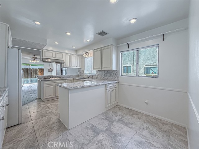 Detail Gallery Image 30 of 55 For 15550 Otsego St, Encino,  CA 91436 - 3 Beds | 2 Baths