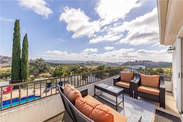 Detail Gallery Image 4 of 64 For 20491 Carancho Rd, Temecula,  CA 92590 - 4 Beds | 2/1 Baths