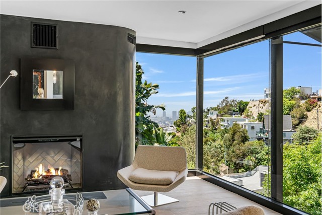 Detail Gallery Image 13 of 34 For 1782 Viewmont Dr, Los Angeles,  CA 90069 - 3 Beds | 4/1 Baths