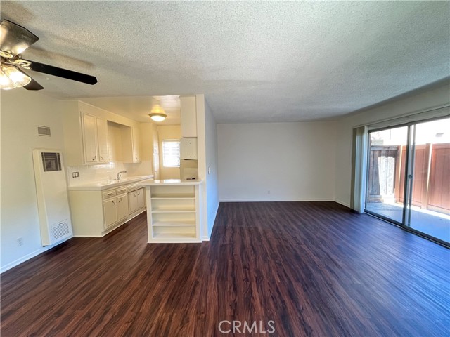 Detail Gallery Image 3 of 15 For 5167 Yarmouth Ave #10,  Encino,  CA 91316 - 1 Beds | 1 Baths