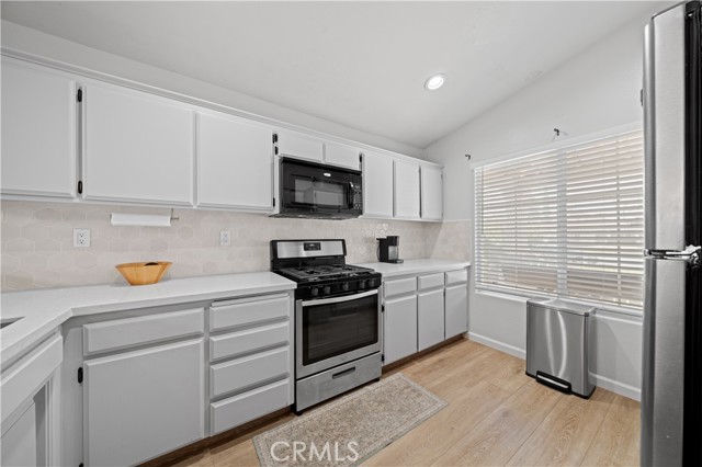 Detail Gallery Image 13 of 36 For 5314 Silvergate, Bakersfield,  CA 93313 - 3 Beds | 2 Baths