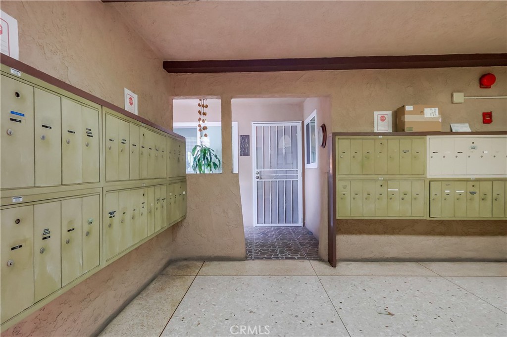 https://media.crmls.org/medias/8a100cef-9ce8-4509-a3c2-8181beaa96b5.jpg?preset=X-Large
