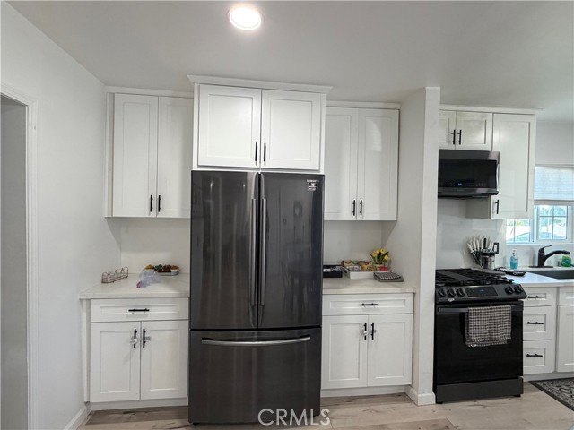 Detail Gallery Image 11 of 24 For 6725 Belmar Ave, Reseda,  CA 91335 - 4 Beds | 2 Baths