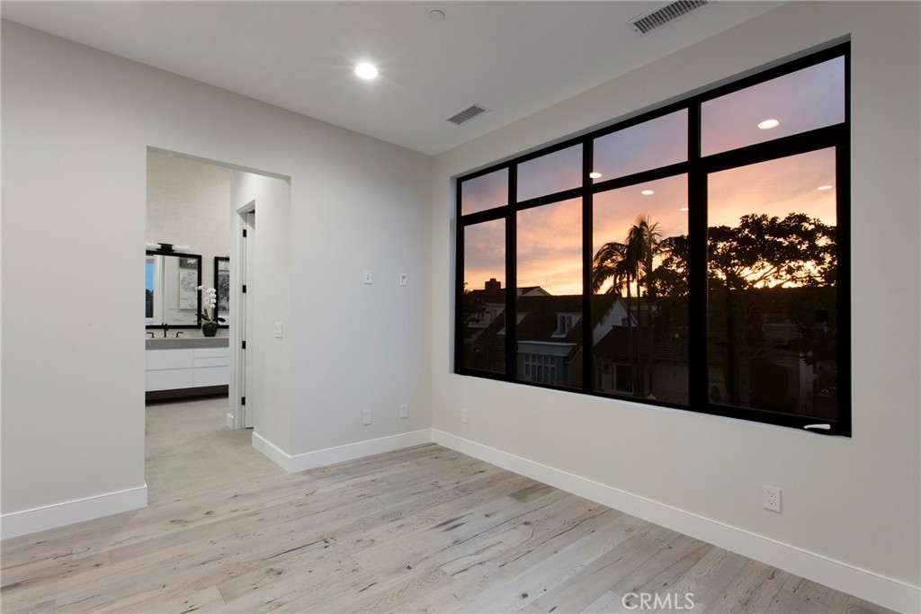 8a127f6a 8867 486b B64d 7cdae1909315