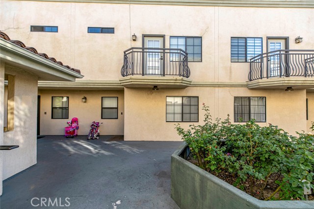 10894 Olinda Street, Sun Valley CA: https://media.crmls.org/medias/8a140cfd-4ce2-4105-9189-fcaf59b631c9.jpg