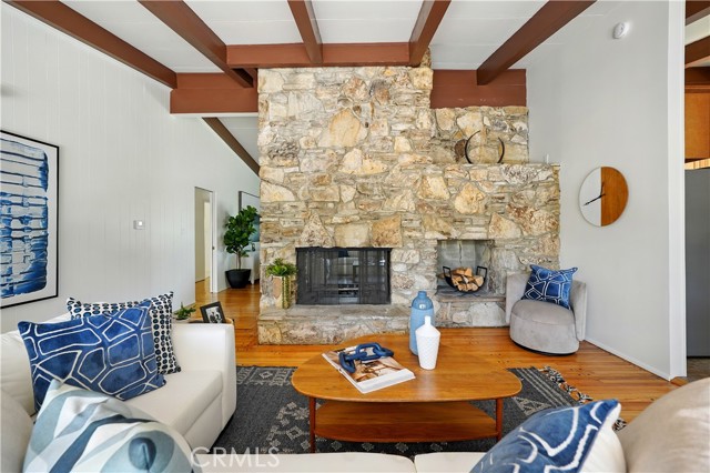Detail Gallery Image 8 of 31 For 1075 Bryant Rd, Long Beach,  CA 90815 - 3 Beds | 3 Baths