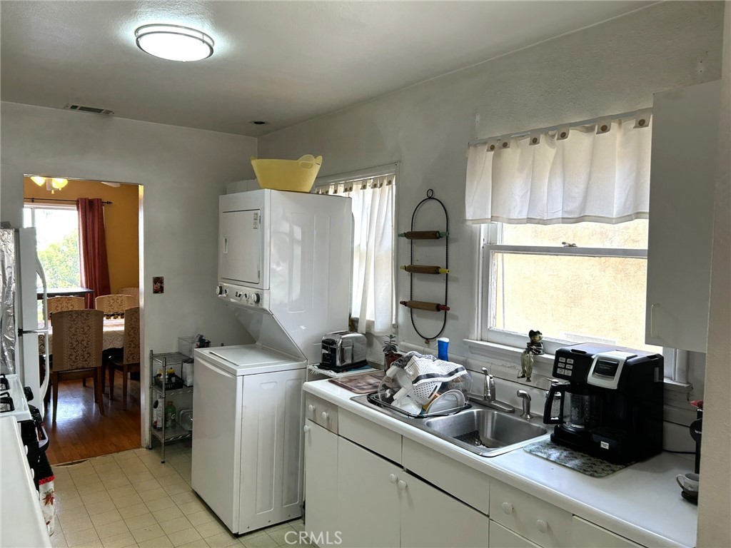 https://media.crmls.org/medias/8a15d880-b93f-4351-bd60-e9fdadf083fa.jpg?preset=X-Large