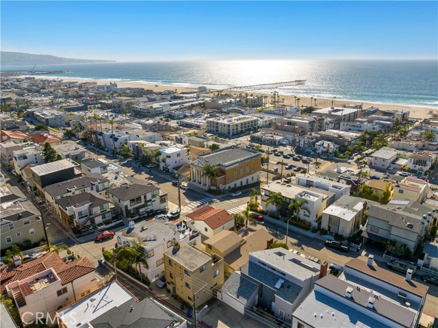 207 16th Street, Hermosa Beach CA: https://media.crmls.org/medias/8a1679dd-f8ea-4d6d-88a9-f8cae33db6b0.jpg