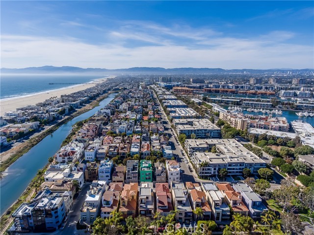 143 Union Jack Mall, Marina del Rey CA: https://media.crmls.org/medias/8a174c69-a374-4199-9737-b8a74ce64e56.jpg