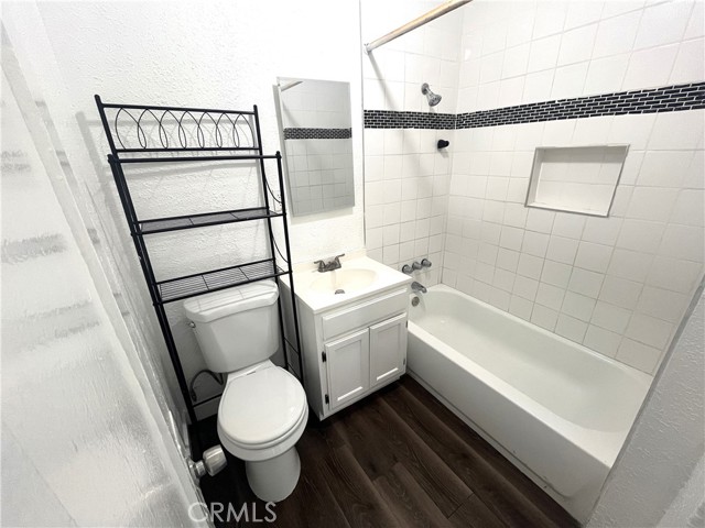1702 W 60th Street, Los Angeles CA: https://media.crmls.org/medias/8a17c5b8-19db-445d-8f84-b24fdb51e0a1.jpg