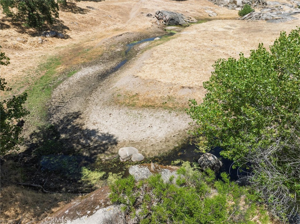 https://media.crmls.org/medias/8a181872-976e-4ddf-9244-b38d108a23c1.jpg?preset=X-Large