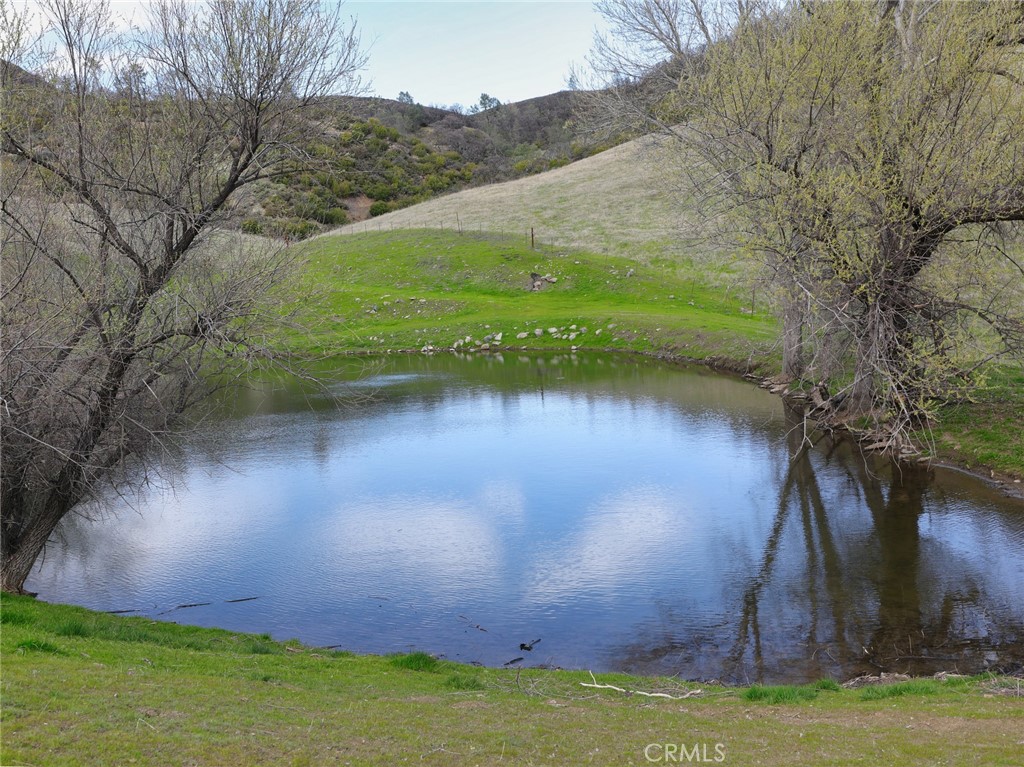https://media.crmls.org/medias/8a1834ca-497a-4c39-94c7-774c8b418cf8.jpg?preset=X-Large