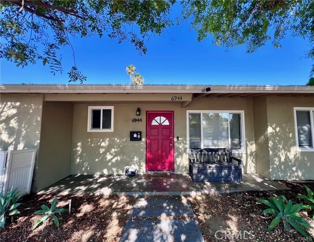 Detail Gallery Image 6 of 30 For 6944 Aura Ave, Reseda,  CA 91335 - 3 Beds | 2 Baths