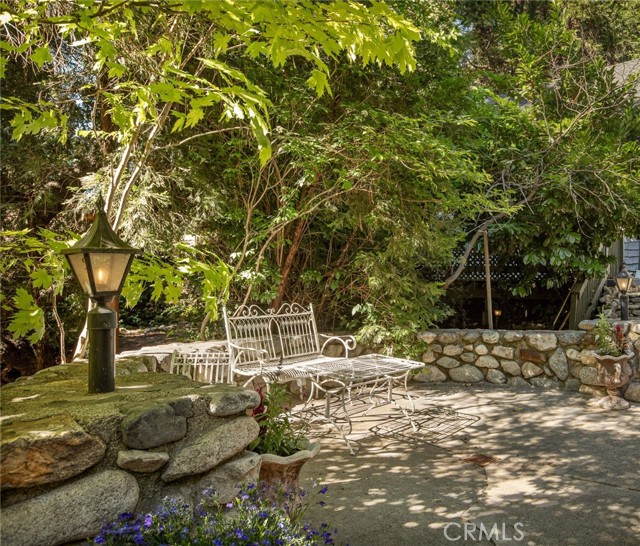969 Oak Drive, Crestline CA: https://media.crmls.org/medias/8a19a7af-3a0a-49aa-8eee-a254719dad6d.jpg