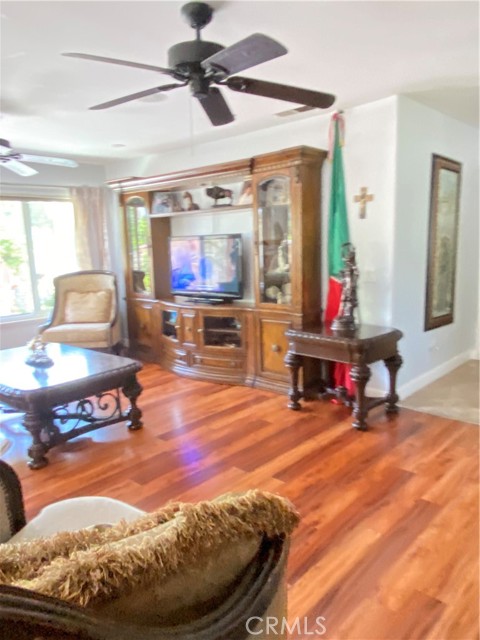 9849 Canada Way, Riverside CA: https://media.crmls.org/medias/8a19af56-ea77-43a6-9466-d2f27a90e63d.jpg