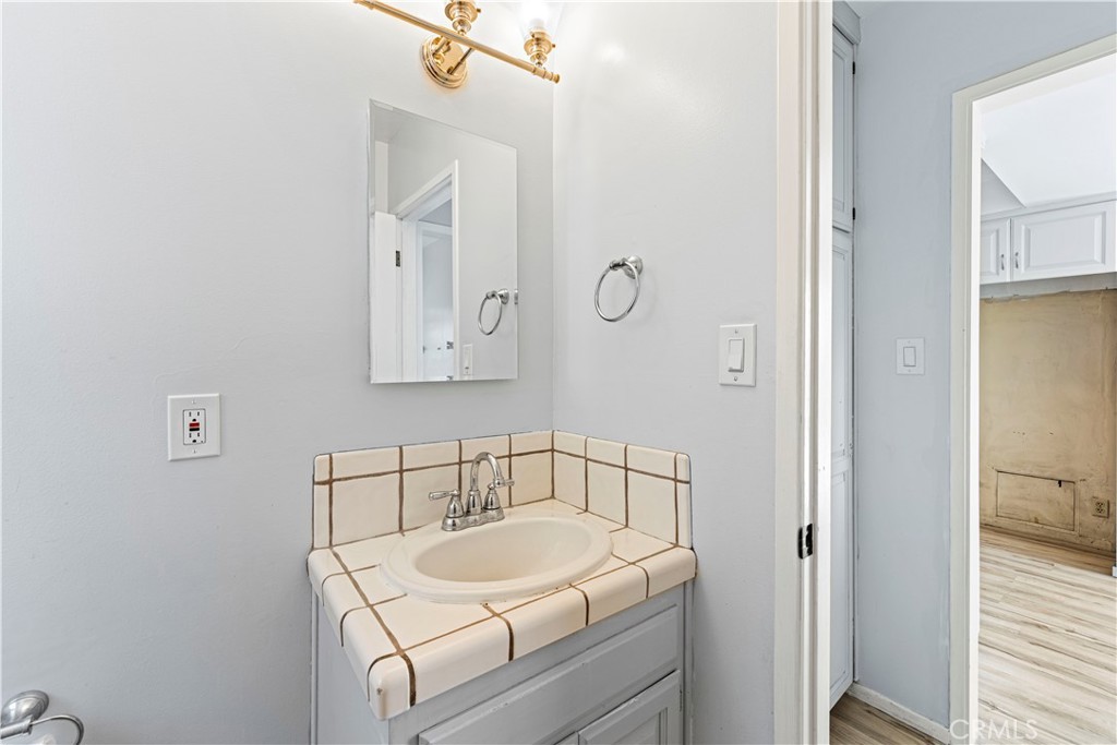 https://media.crmls.org/medias/8a19c5bb-3959-4976-9d07-38ca81147d4d.jpg?preset=X-Large