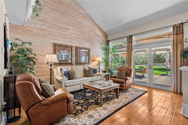 19222 Mayall Street, Northridge CA: https://media.crmls.org/medias/8a1a10ee-03ed-4e01-8e52-1f8a20e1564a.jpg