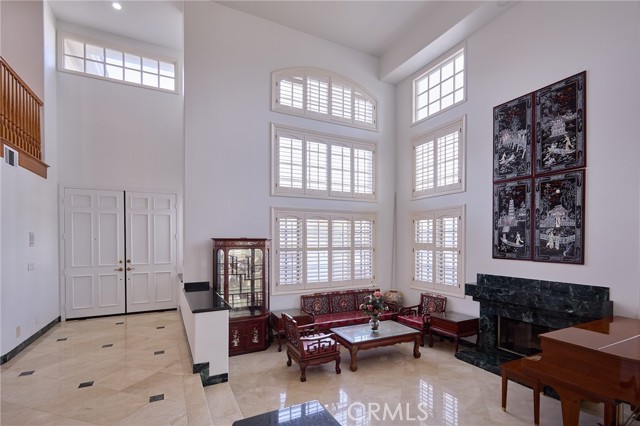 Detail Gallery Image 4 of 34 For 18662 Jockey Cir, Huntington Beach,  CA 92648 - 5 Beds | 4 Baths