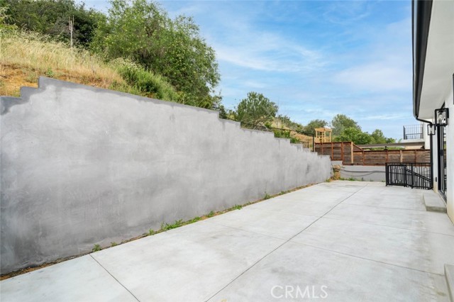 7416 Valaho Lane, Tujunga CA: https://media.crmls.org/medias/8a1a696e-52dc-4aa6-9671-1fc376d081f0.jpg