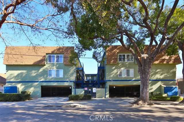 1001 Riverine Avenue Santa Ana, California Riverine Apartments is a 30-unit multifamily investment property located at 1001 Riverine Avenue, Santa Ana, CA. Built in 1982, Riverine Apartments consists of spacious studio units and offers amenities including on-site laundry, controlled access, security doors, private balconies, and gated covered parking. 16 units have recently undergone renovations including new flooring, cabinets, paint, quartz countertops, fixtures, and appliance packages.