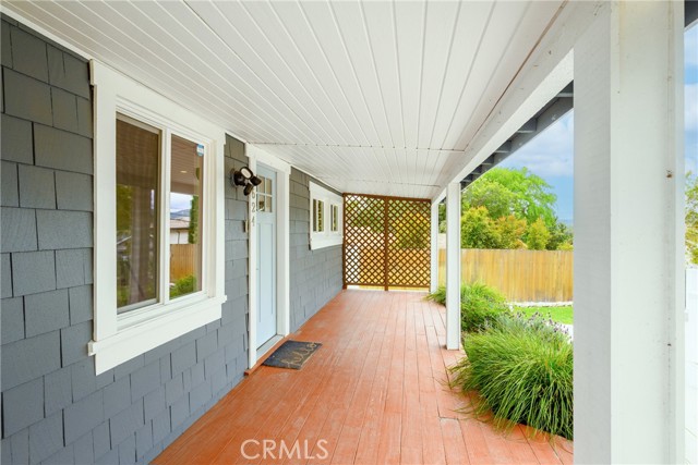 5624 Freeman Avenue, La Crescenta CA: https://media.crmls.org/medias/8a1be397-a487-4abd-bb45-503e3f95ce9a.jpg