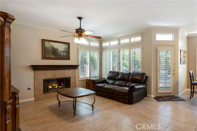 Detail Gallery Image 16 of 38 For 29347 Canyon Rim Pl, Canyon Country,  CA 91387 - 6 Beds | 3 Baths