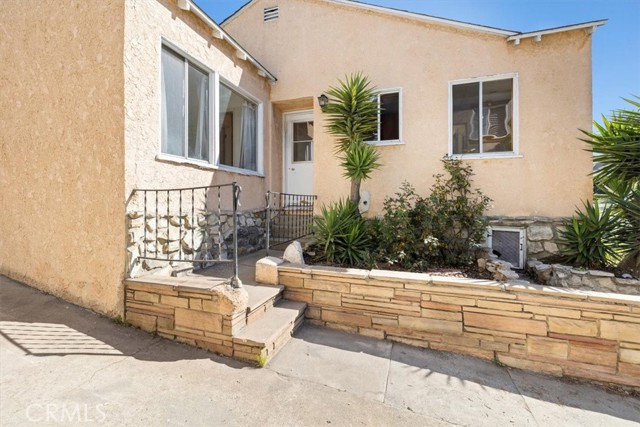 Side entrance to kitchen