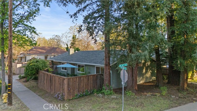 Detail Gallery Image 12 of 57 For 1608 Broadway, Chico,  CA 95928 - 3 Beds | 2 Baths