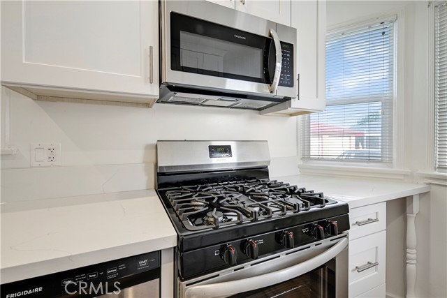 4427 Exposition Boulevard, Los Angeles CA: https://media.crmls.org/medias/8a1d46f8-ae28-4a89-bcb9-b707ac13c4e2.jpg