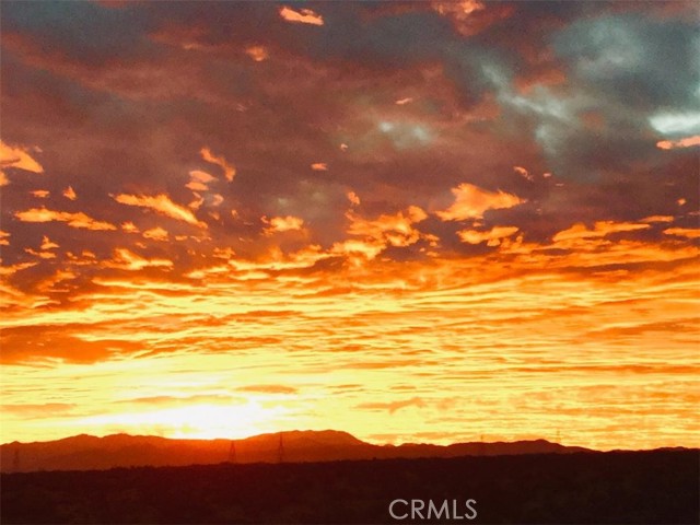 Detail Gallery Image 18 of 20 For 10328 El Centro, Oak Hills,  CA 92344 - 5 Beds | 4 Baths