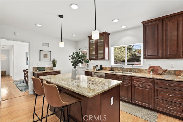 1870 N Arroyo Boulevard, Pasadena CA: https://media.crmls.org/medias/8a1dd94c-31cc-42aa-bdd1-4215f2bc5250.jpg