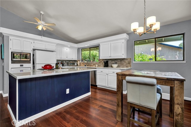 18682 North Shore Drive, Hidden Valley Lake CA: https://media.crmls.org/medias/8a1de976-f803-466a-b41a-4acd17d6f7e3.jpg