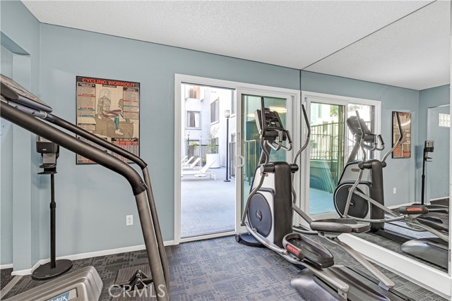 Detail Gallery Image 11 of 15 For 1940 N Highland Ave #75,  Los Angeles,  CA 90068 - 3 Beds | 2 Baths