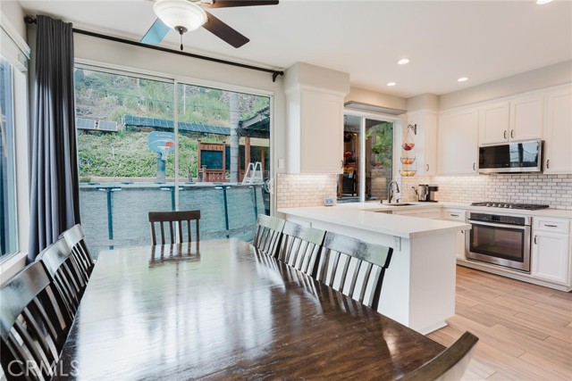 20019 Franks Way, Saugus CA: https://media.crmls.org/medias/8a1e4597-f3a2-462d-af0c-249edbea9967.jpg