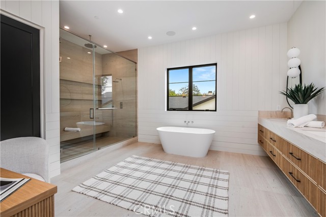 Detail Gallery Image 43 of 54 For 5929 Melvin Ave, Tarzana,  CA 91356 - 5 Beds | 6 Baths