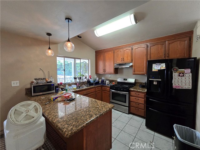 13966 Fox Street, San Fernando CA: https://media.crmls.org/medias/8a1ebb47-1ecc-4e71-bc17-2e45fb8897b5.jpg