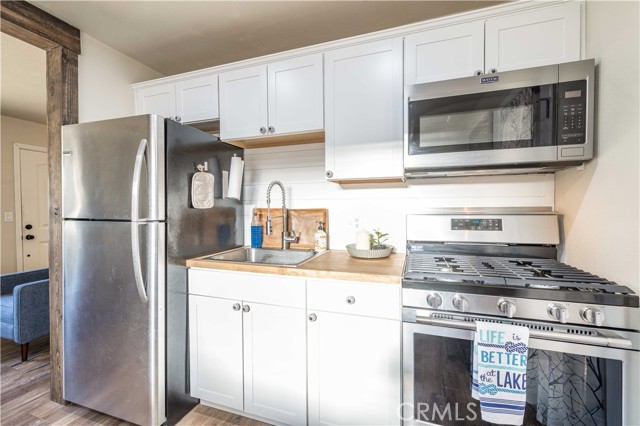 Detail Gallery Image 8 of 28 For 225 Sunset Ln, Sugarloaf,  CA 92386 - 2 Beds | 1 Baths