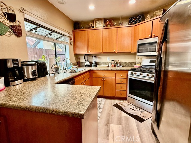 14213 Ranchero Drive, Fontana CA: https://media.crmls.org/medias/8a1f079a-d2c0-4065-ae79-7c47c09e4e84.jpg