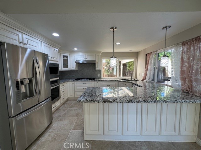551 Martinique Place, Newbury Park CA: https://media.crmls.org/medias/8a1f48b6-6830-4dda-b0f3-b18d57046896.jpg