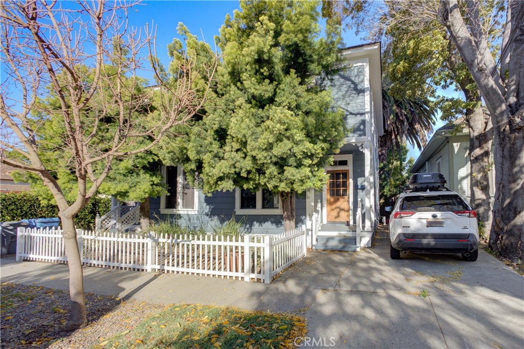 & 1022 Islay Street