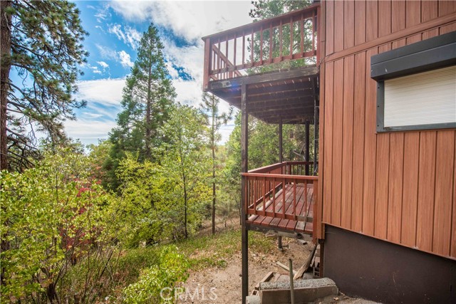 24 Fredalba, Running Springs, CA 92382
