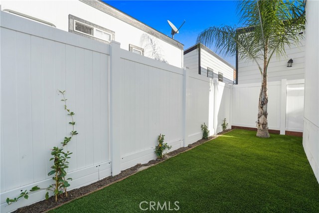 Detail Gallery Image 4 of 25 For 8250 Lankershim Bld #122,  North Hollywood,  CA 91605 - 2 Beds | 2 Baths