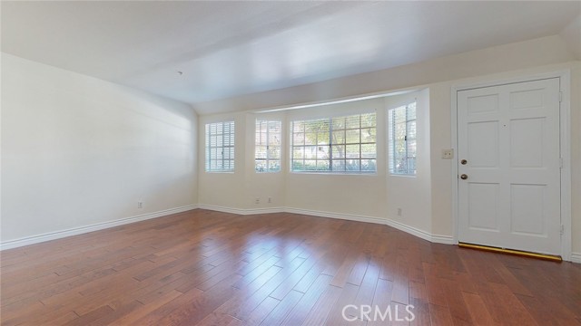 1328 North Columbus Avenue, 5 photo 6