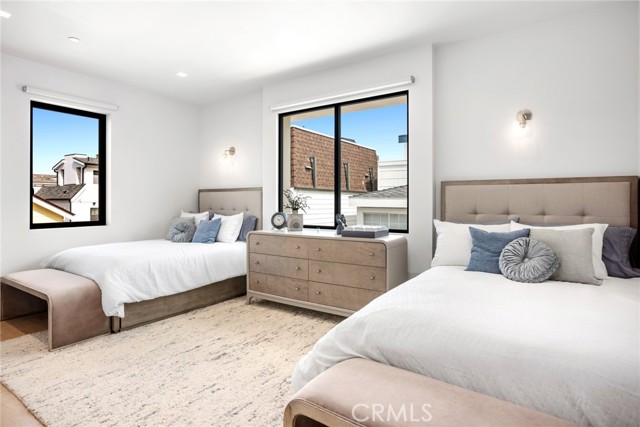 706 W Oceanfront, Newport Beach CA: https://media.crmls.org/medias/8a20fe23-c8c7-4f3f-ab46-48da7712a9cd.jpg