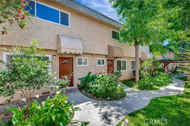 Detail Gallery Image 2 of 38 For 17053 Roscoe Bld #3,  Northridge,  CA 91325 - 2 Beds | 2 Baths