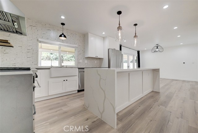 Detail Gallery Image 14 of 53 For 380 Mira Loma Pl, Costa Mesa,  CA 92627 - 4 Beds | 3 Baths