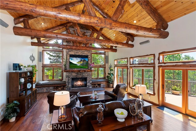 Detail Gallery Image 2 of 70 For 1011 Black Oaks Dr, Lake Arrowhead,  CA 92352 - 4 Beds | 3 Baths